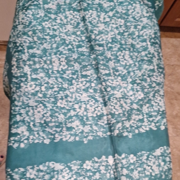 Chic Multicolor Patterned Scarves Collection - Picture 3 of 6